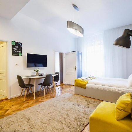 אורדאה Eat It Cozy Downtown Apartments מראה חיצוני תמונה